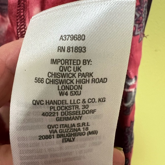 LOGO by Lori Goldstein Red and Black Sleeveless Top - Picture 7 of 9